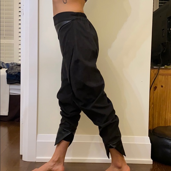 Very unique pants - Picture 3 of 9